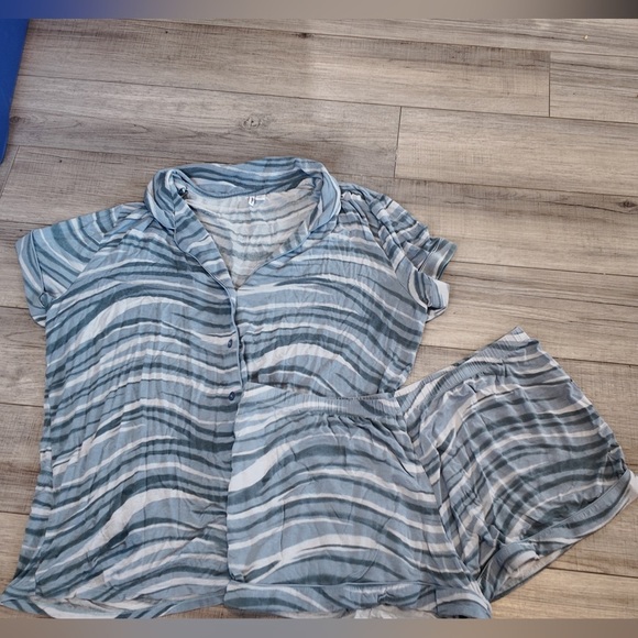 Nordstrom Women’s Blue Striped Pajama Set – Size L, Button-Up Top & Shorts - Picture 6 of 6